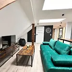 Kobiela Luxury Loft Center