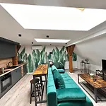 Kobiela Luxury Loft Center アパート *