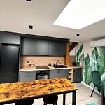 Kobiela Luxury Loft Center アパート